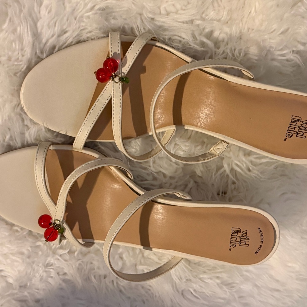NEW & Unused Wild Fable White Strappy Kitten Heels With Cherry Charm Size 7.5